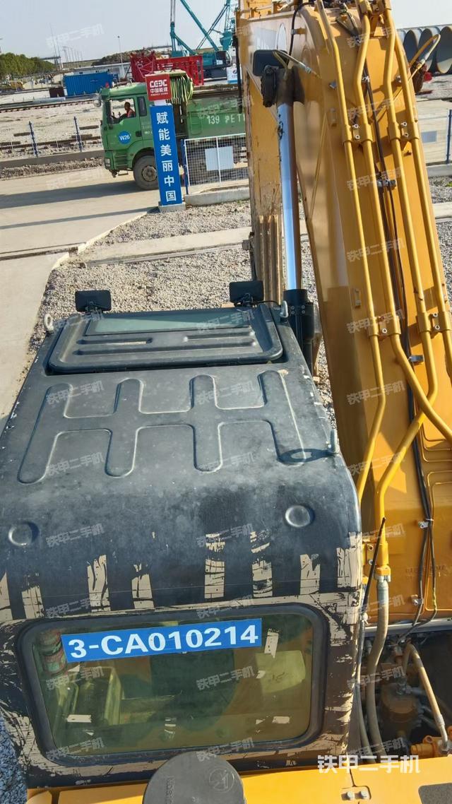 駕駛室頂部（整機外觀）