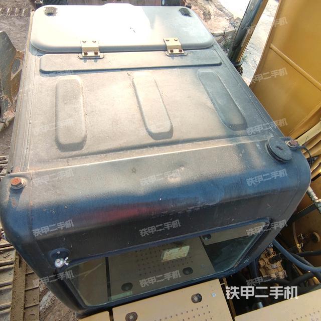 駕駛室頂部（整機外觀）