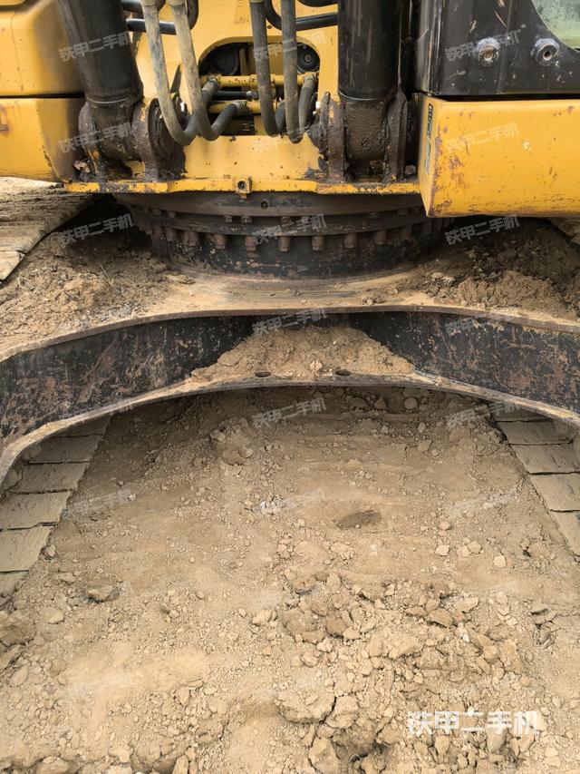 轉(zhuǎn)盤和下車架正前（工作和回轉(zhuǎn)裝置）