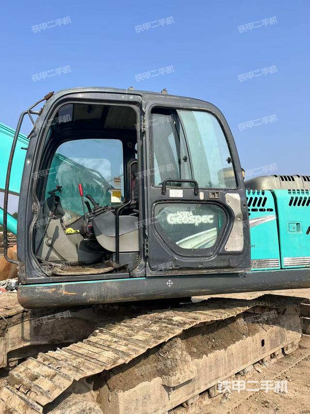 駕駛室左前45度(駕駛室部分) 駕駛室左前45度(駕駛室部分)