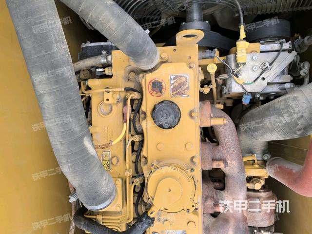 氣門(mén)室蓋螺絲特寫(xiě)（上車(chē)部件）