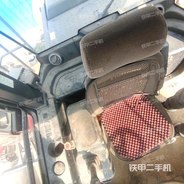 駕駛室內(nèi)部（駕駛室部分）