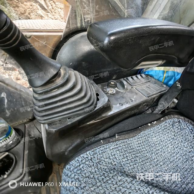 座椅右側(cè)控制臺(tái)/鑰匙門(mén)/油門(mén)/含右手柄（駕駛室部分）