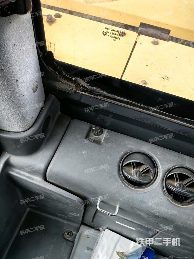 后窗玻璃角標（駕駛室部分）