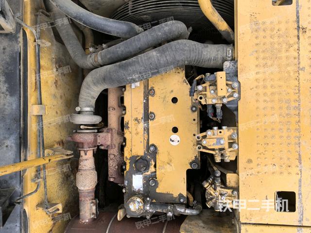 發(fā)動(dòng)機(jī)室（上車部件）