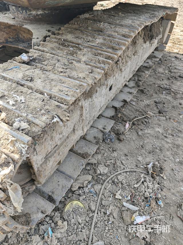 右側(cè)履帶整體(行走機(jī)構(gòu)) 右側(cè)履帶整體(行走機(jī)構(gòu))