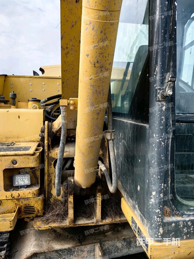 大臂根部?斜（工作和回轉(zhuǎn)裝置）