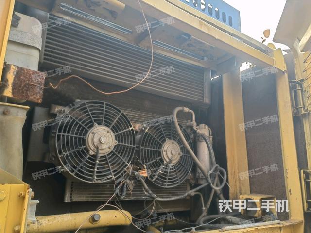 散熱器正面(大件艙室) 散熱器正面(大件艙室)