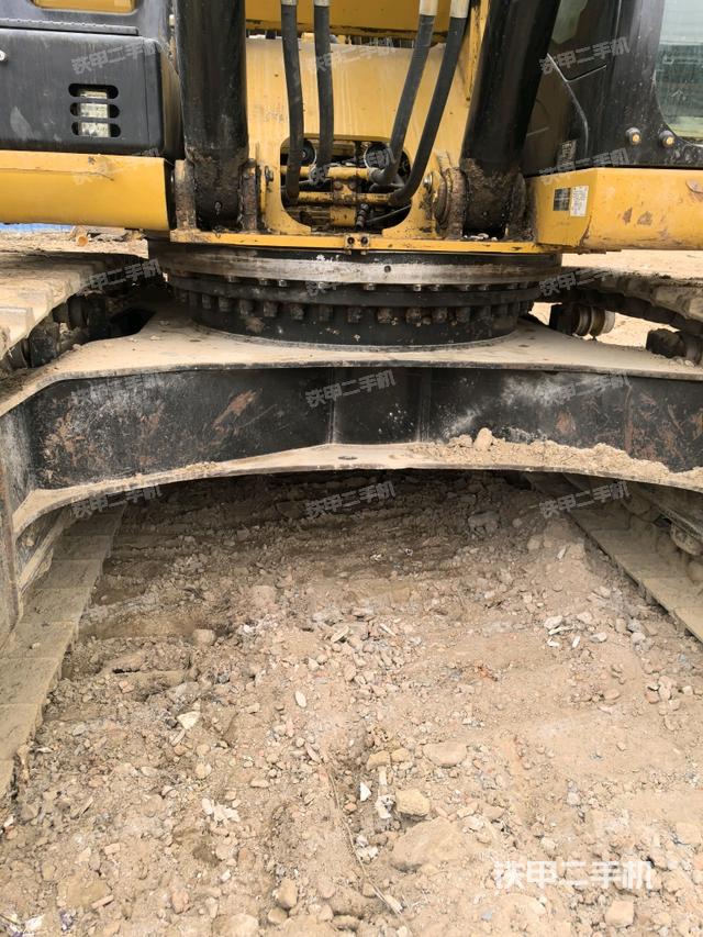 轉(zhuǎn)盤和下車架正前（工作和回轉(zhuǎn)裝置）