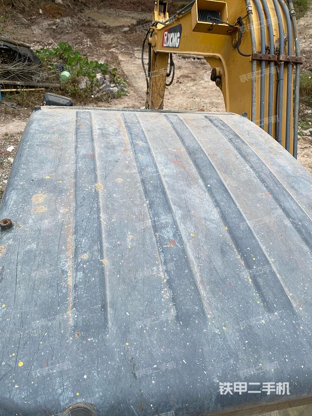 駕駛室頂部（整機外觀）