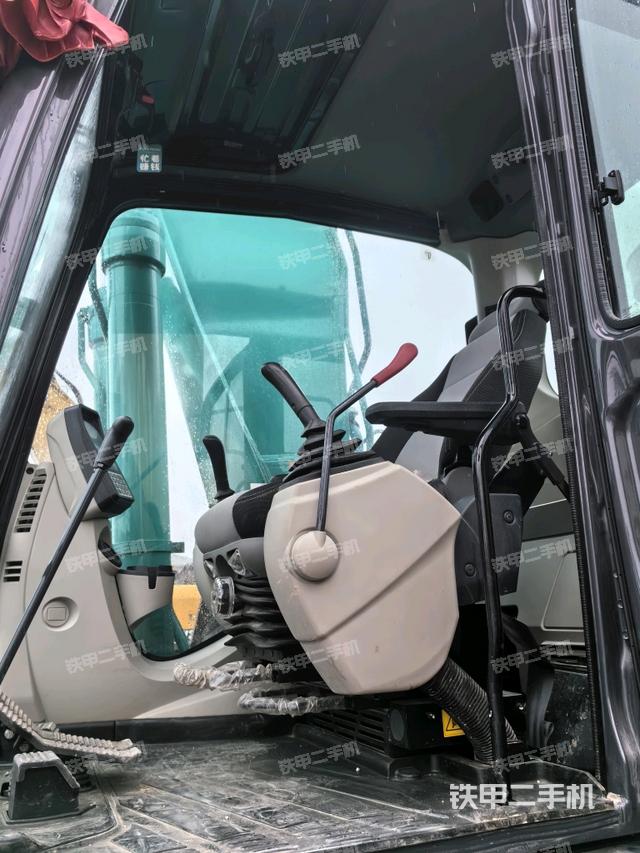 駕駛室整體（整機(jī)外觀）