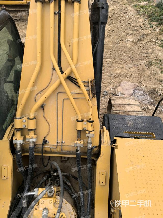 大臂背部俯視（工作和回轉(zhuǎn)裝置）