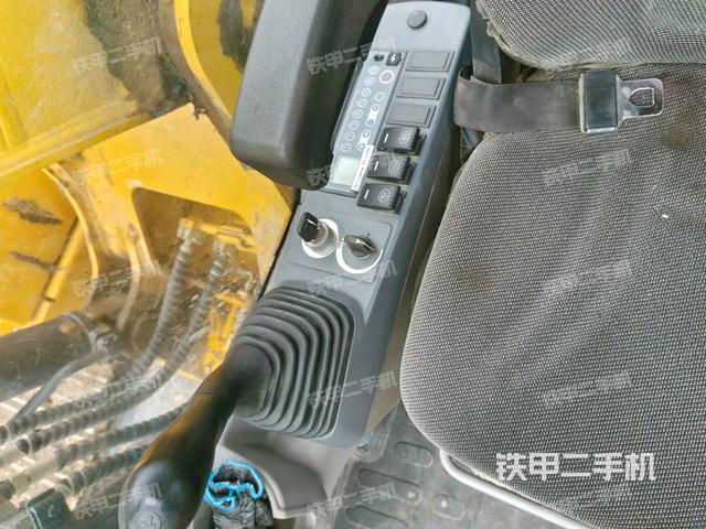 座椅右側(cè)控制臺/鑰匙門/油門/含右手柄（駕駛室部分）