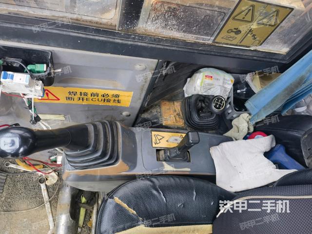 座椅右側(cè)控制臺/鑰匙門/油門/含右手柄(駕駛室部分) 座椅右側(cè)控制臺/鑰匙門/油門/含右手柄(駕駛室部分)