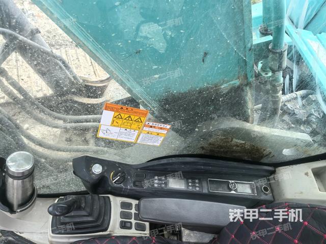 座椅右側控制臺/鑰匙門/油門/含右手柄(駕駛室部分) 座椅右側控制臺/鑰匙門/油門/含右手柄(駕駛室部分)