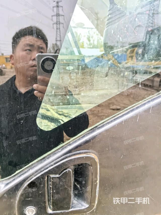 左后方玻璃角標(biāo)（駕駛室部分）