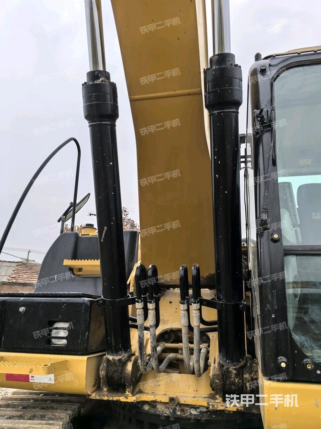 大臂油缸整體?豎拍（工作和回轉(zhuǎn)裝置）