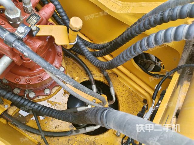 中央回轉(zhuǎn)接頭特寫（上車部件）