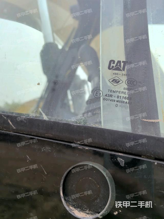 左后方玻璃角標（駕駛室部分）