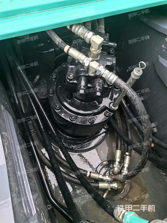 回轉(zhuǎn)馬達(dá)和主控閥（整機(jī)外觀）