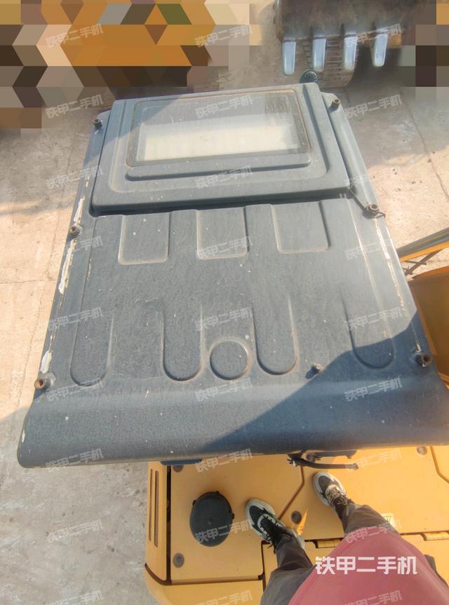 駕駛室頂部（整機外觀）