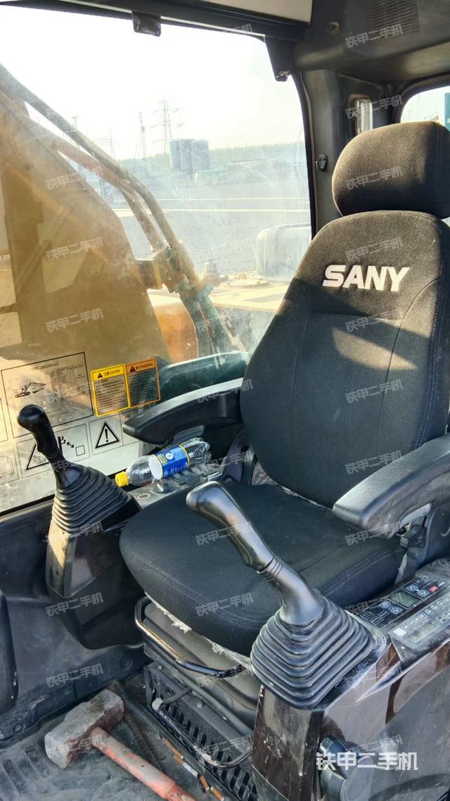 駕駛室整體（整機外觀）