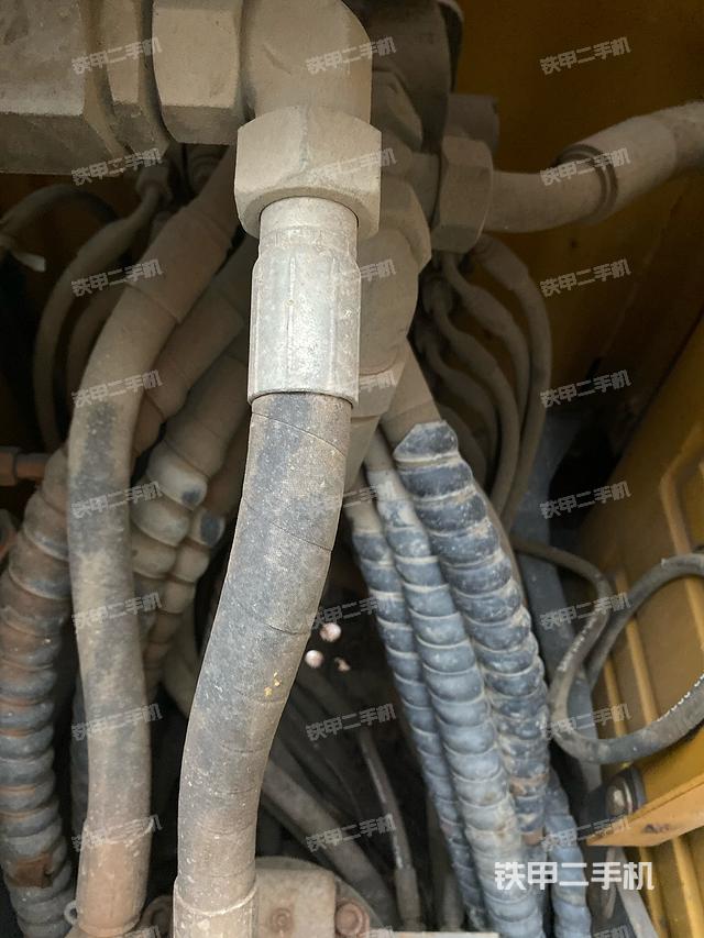 回轉(zhuǎn)馬達(dá)和主控閥（整機外觀）