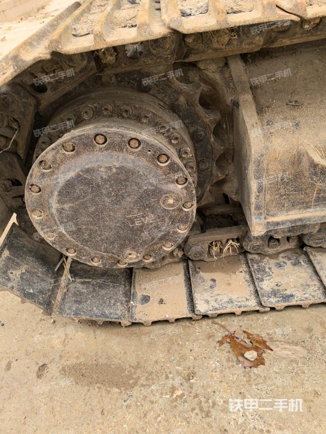 右驅(qū)動輪（行走機(jī)構(gòu)）