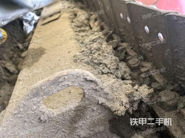 右驅(qū)動輪（行走機構(gòu)）