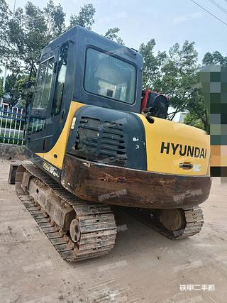 現(xiàn)代R80-7挖掘機(jī)