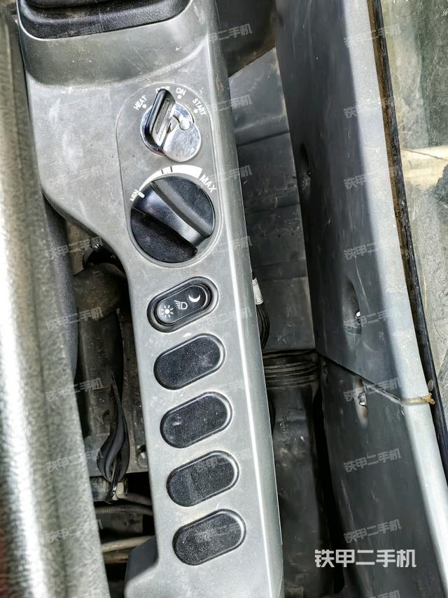 座椅右側(cè)控制臺/鑰匙門/油門/含右手柄（駕駛室部分）