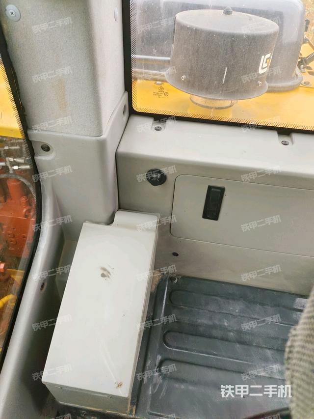 后窗玻璃角標(biāo)（駕駛室部分）