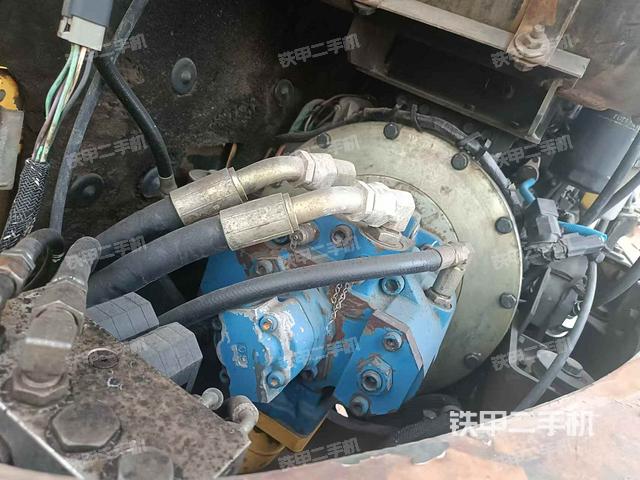 液壓泵艙室正面整體(整機外觀) 液壓泵艙室正面整體(整機外觀)