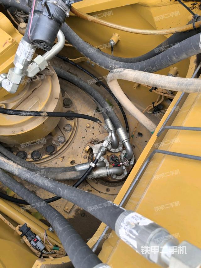 中央回轉(zhuǎn)接頭特寫（上車部件）