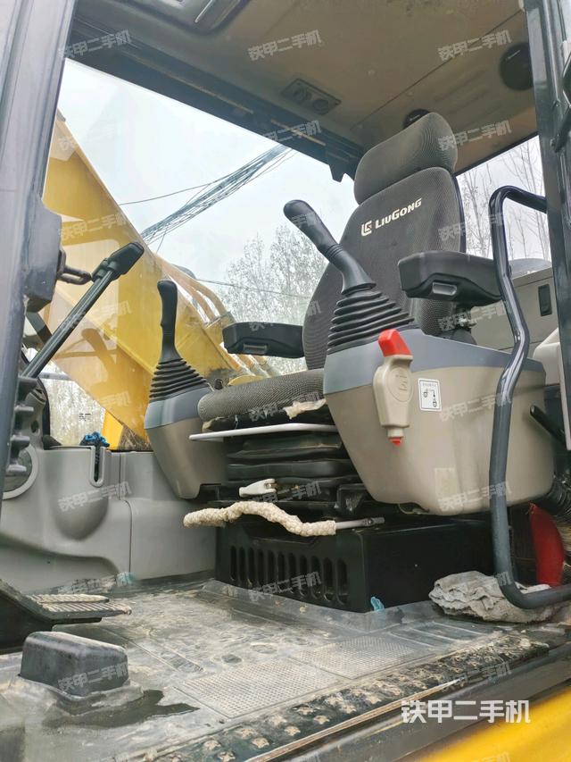 駕駛室左后45度（駕駛室部分）