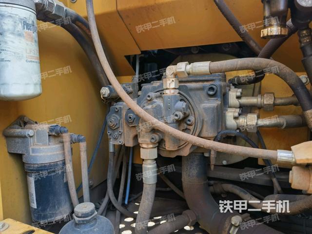 液壓泵斜45?左(大件艙室) 液壓泵斜45?左(大件艙室)