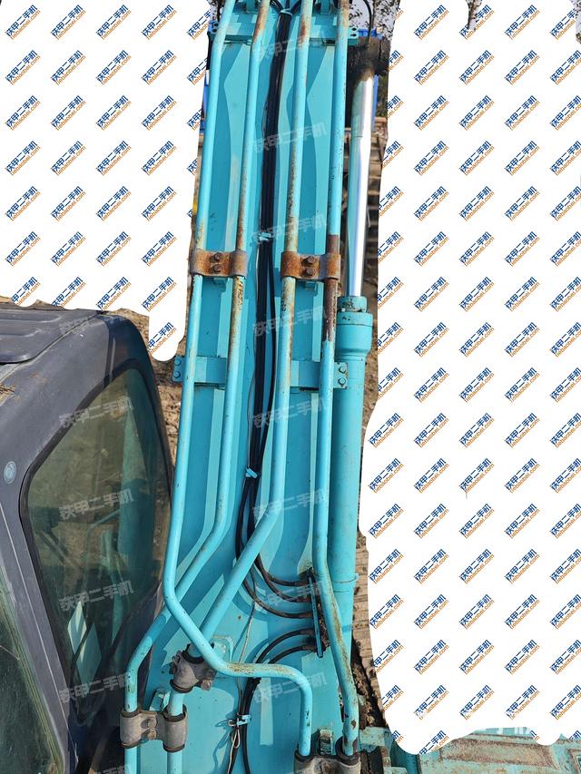 大臂背部俯視(工作和回轉(zhuǎn)裝置) 大臂背部俯視(工作和回轉(zhuǎn)裝置)