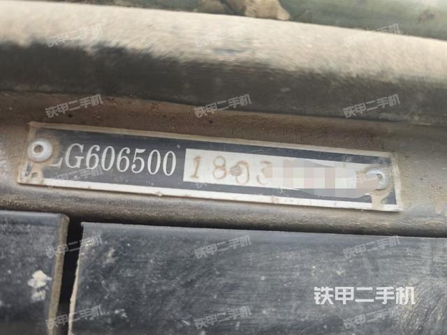 行走控制手柄和踏板?俯拍（駕駛室部分）