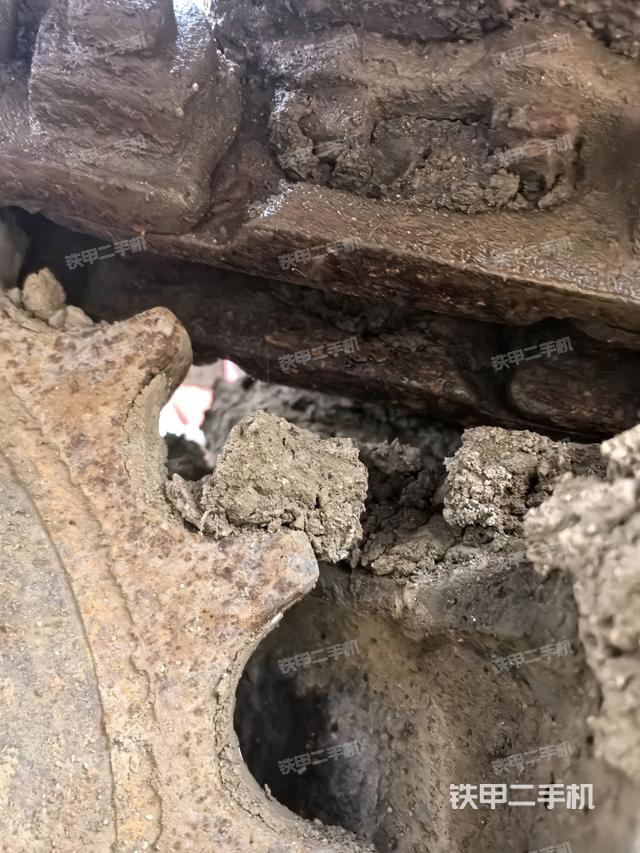 左驅(qū)動輪（行走機構(gòu)）