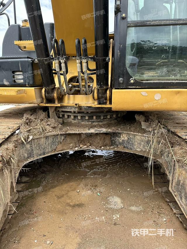 大臂油缸整體?豎拍（工作和回轉(zhuǎn)裝置）