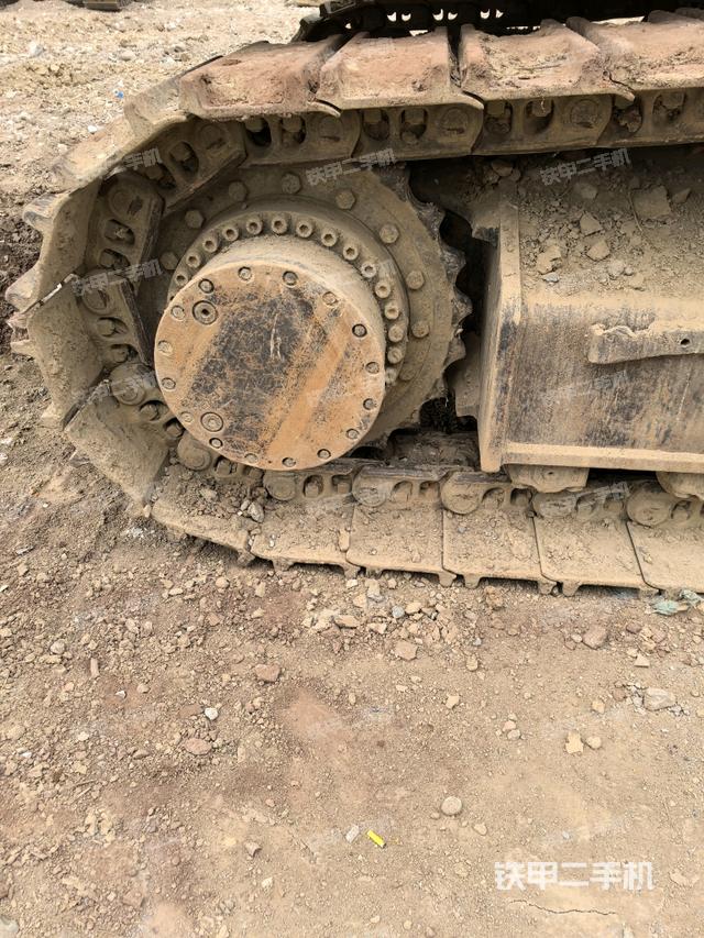 右驅(qū)動輪（行走機(jī)構(gòu)）