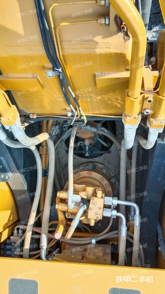 回轉(zhuǎn)馬達和主控閥（整機外觀）