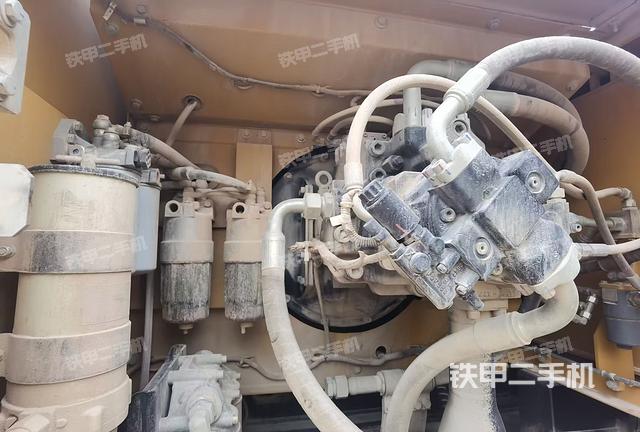 液壓泵艙室正面整體（整機(jī)外觀）