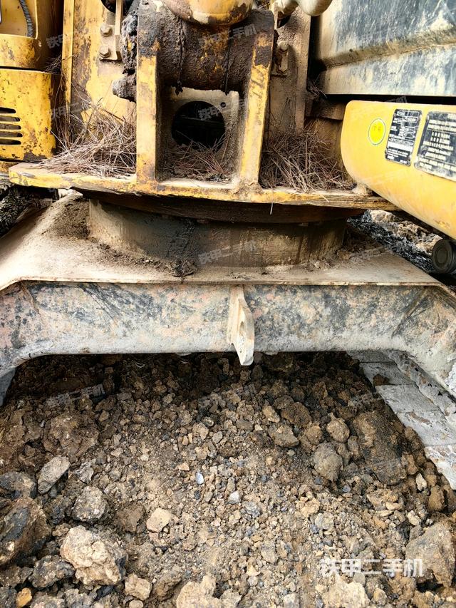 轉(zhuǎn)盤和下車架正前（工作和回轉(zhuǎn)裝置）