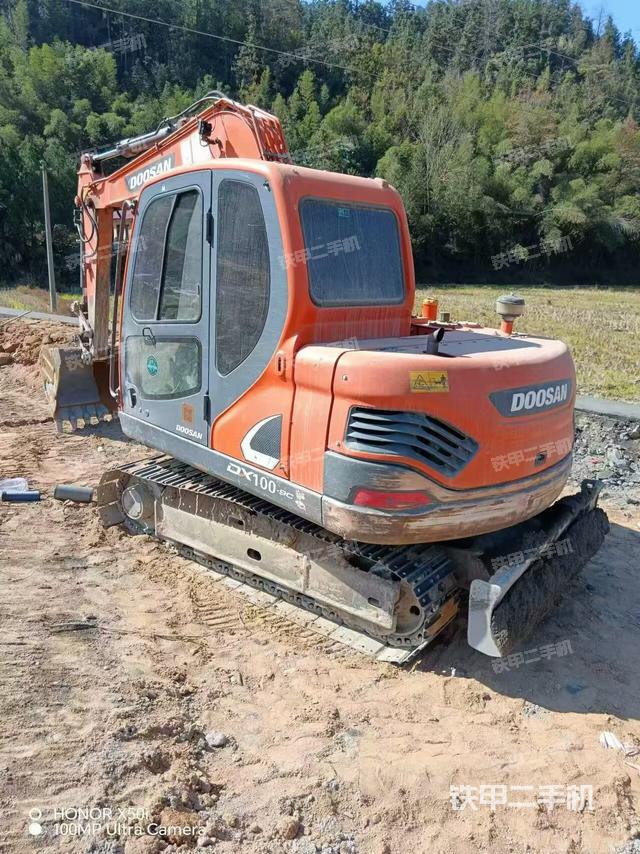 駕駛室頂部（整機外觀）