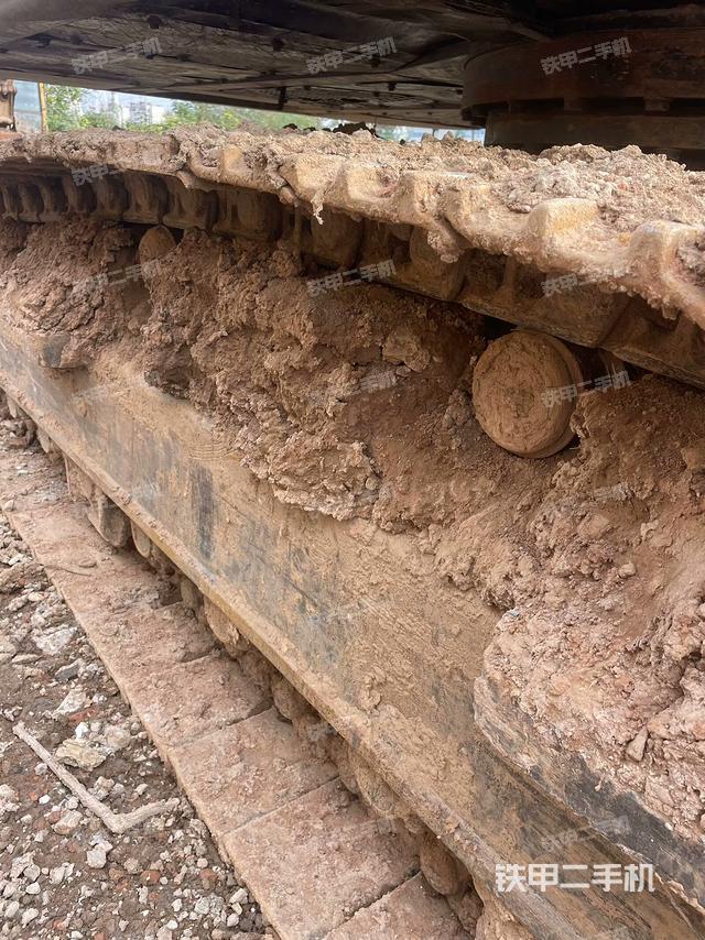 左驅(qū)動輪（行走機(jī)構(gòu)）