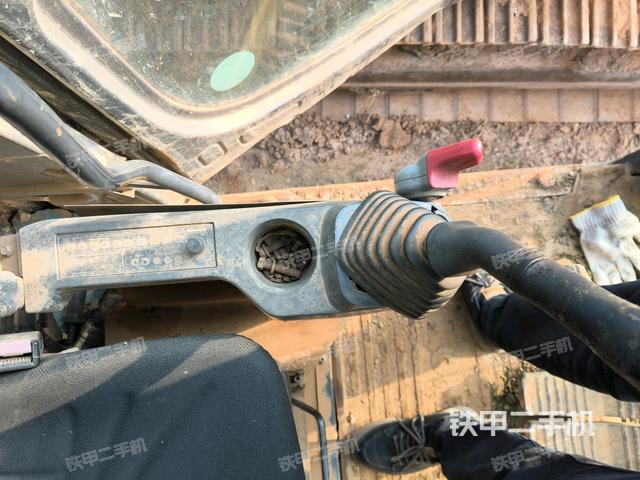 右側(cè)玻璃角標(biāo)（駕駛室部分）