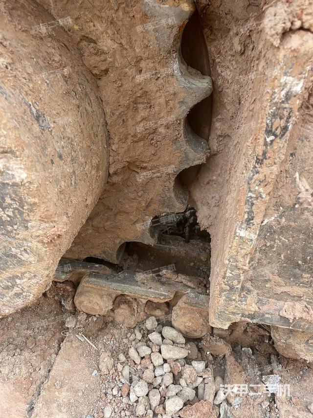 右驅(qū)動輪（行走機(jī)構(gòu)）