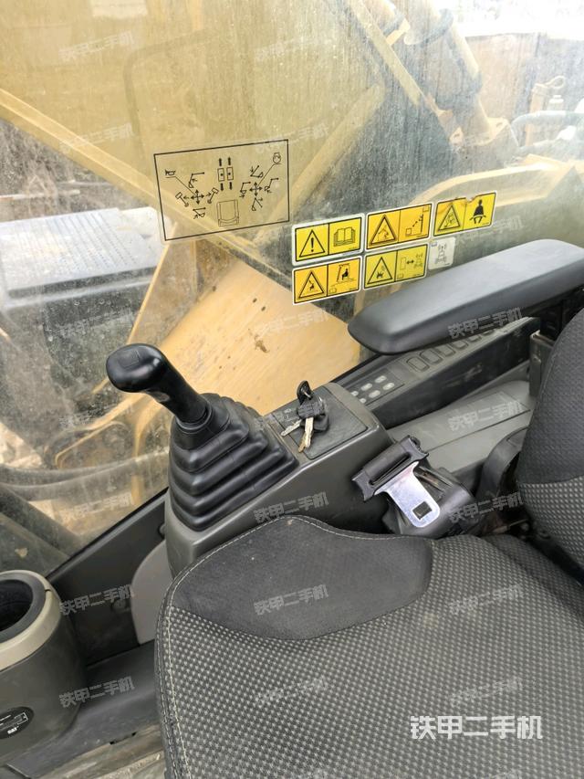 座椅右側(cè)控制臺/鑰匙門/油門/含右手柄（駕駛室部分）