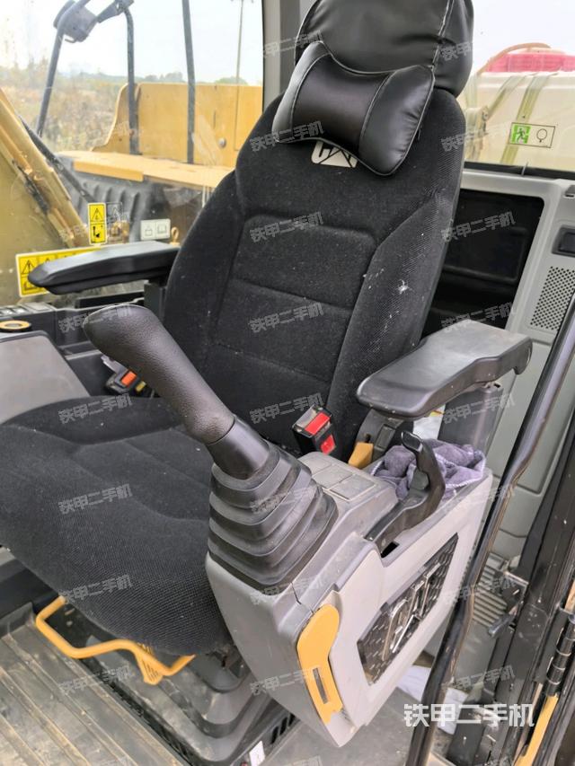 座椅左側(cè)控制臺/音響/含左手柄（駕駛室部分）